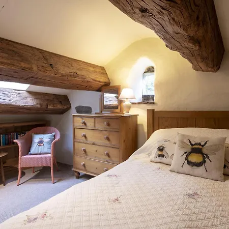 Дом отдыха The Gamekeeper At Hole Bottom 2